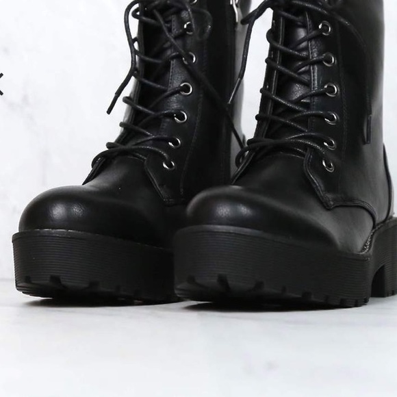 Dirty Laundry | Moore Platform Combat Boot - Picture 15 of 16